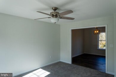 489 Stonewall St, Strasburg, VA 22657 - photo 6