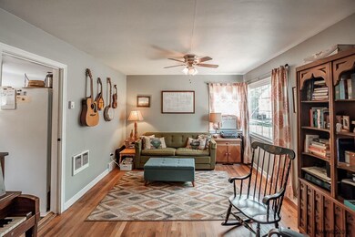 1090 13th Ave SW, Albany, OR 97321 - photo 3