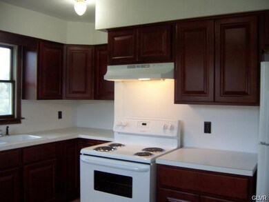 1074 Millheim Rd, Bath, PA 18014 - photo 4