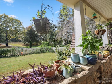 529 Hyder Allen Ln, Hendersonville, NC 28792 - photo 7