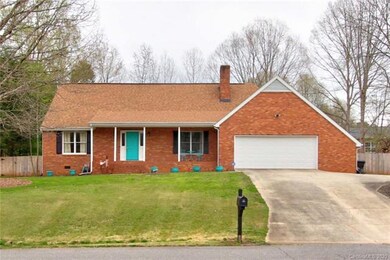 207 Wickersham Dr, Statesville, NC 28625 - photo 2