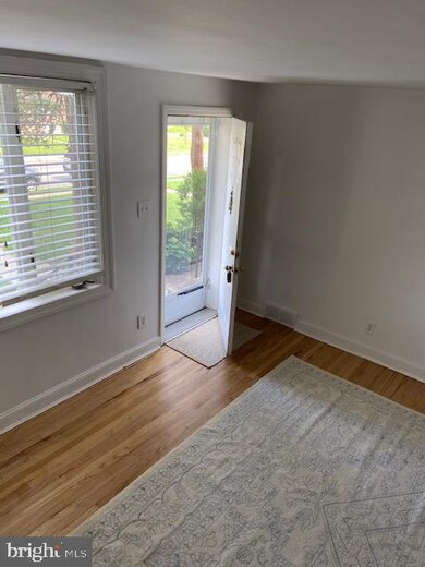 903 Maple Ave, Glenolden, PA 19036 - photo 2