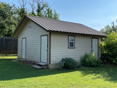 310 Broadmoor St, Fredericksburg, TX 78624 - photo 3