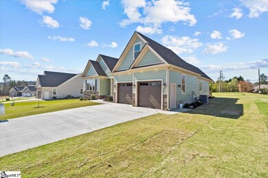 300 Blue Rock Ct, Travelers Rest, SC 29690 - photo 2