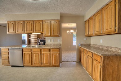 6304 Dungan St NE, Albuquerque, NM 87109 - photo 5