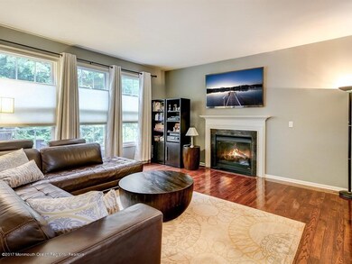 005_Family Room