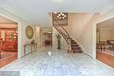 9435 Lakeside Dr, Vienna, VA 22182 - photo 2