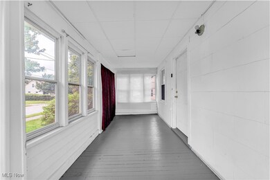 19601 Raymond St, Maple Heights, OH 44137 - photo 4