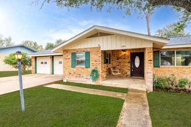 204 Crestwood Dr, Fredericksburg, TX 78624 - photo 3