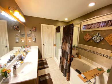 5 Master Bath_Walk-ins