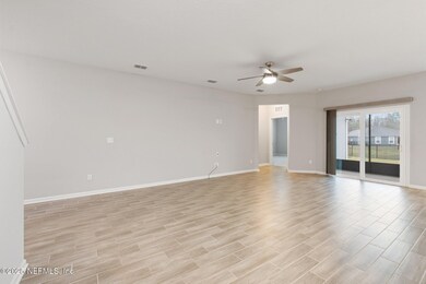 24-web-or-mls-Firethorn Ave-008