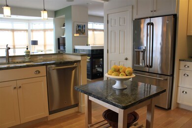 539 Golf Course Rd, South Burlington, VT 05403 - photo 3