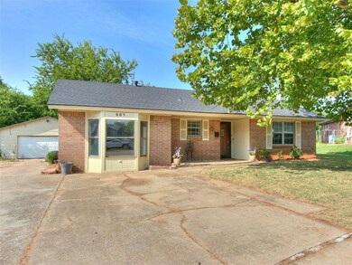 Ranch-style house featuring a garage and a front l
