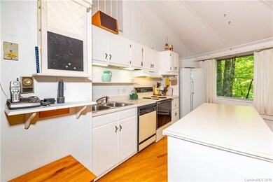 Light and Bright Kitchen with island