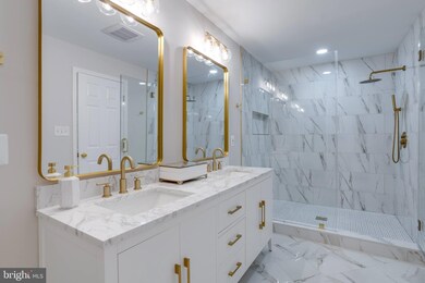 12212 Hollow Tree Ln, Fairfax, VA 22030 - photo 2