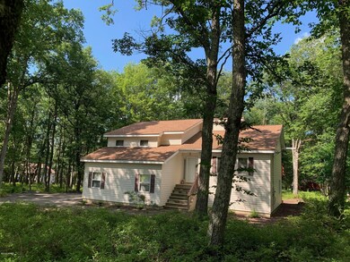 218 Maple Ridge Dr, Hawley, PA 18428 - photo 2