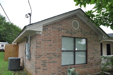 1400 Daffan Ave, Ennis, TX 75119 - photo 3