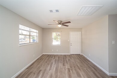 6813 Greenhurst St, Houston, TX 77091 - photo 4