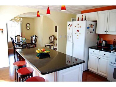 Kitchen. Island seating