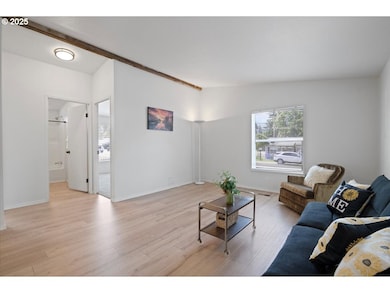 365 SW 7th Ave, Mill City, OR 97360 - photo 6