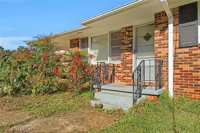 847 Meadow Rock Dr, Stone Mountain, GA 30083 - photo 2