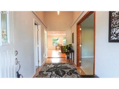 2890 Chuckanut St, Eugene, OR 97408 - photo 3