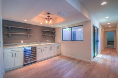 Wet Bar/Dining Area