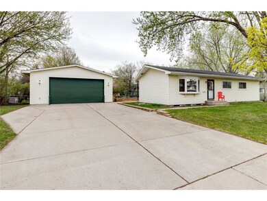 Oversized 875 sqft garage with 18x10 door