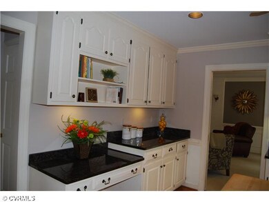 Kitchen - Desk and storage area!