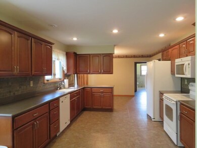 1007 2nd St SW, Clarion, IA 50525 - photo 6