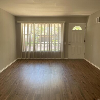 10708 Hallwood Dr, Saint Louis, MO 63136 - photo 2