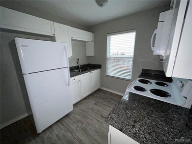 1405 Quitaca Dr unit B, Edinburg, TX 78541 - photo 2