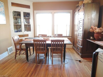 Large dining room to entertain or enjoy family mea