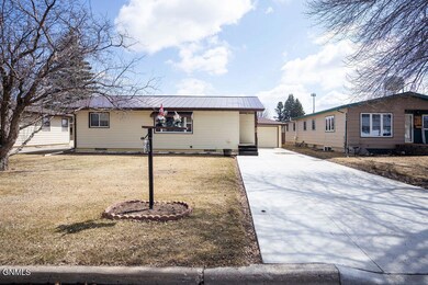 1517 5th Ave SW, Jamestown, ND 58401 - photo 2