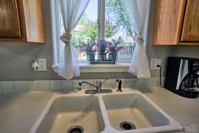 3223 SW Newberry Ave, Redmond, OR 97756 - photo 6