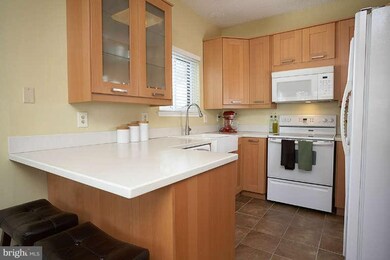 1929 Villaridge Dr unit B, Reston, VA 20191 - photo 3
