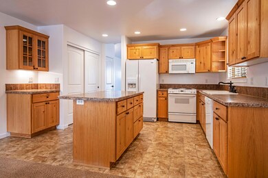 1243 SW Wheeler Place, Bend, OR 97702 - photo 5