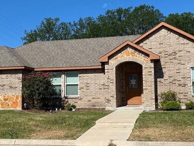 1102 Cherokee St, Weatherford, TX 76086 - photo 2