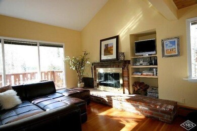 Wonderful vaulted ceilings, wood firepla