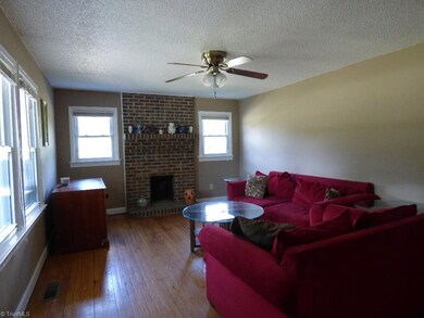 1412 E Fairfield Rd, High Point, NC 27263 - photo 5