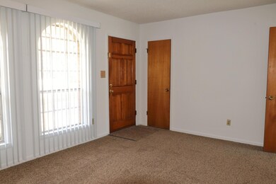 Entry/Living Room