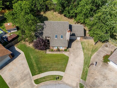 Professional landscaping & mature trees maintain y