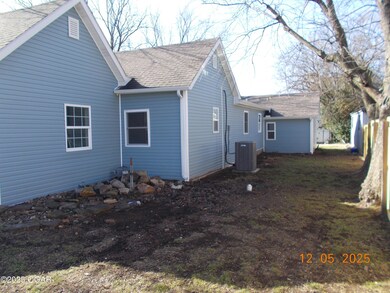 702 N Hall St, Webb City, MO 64870 - photo 7