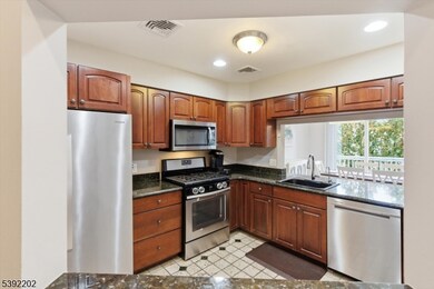 122 Quartz Ln, Paterson, NJ 07501 - photo 5