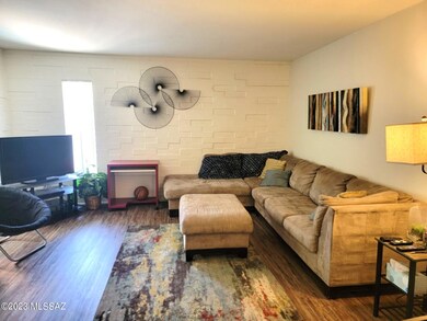 LIVING ROOM AREA
