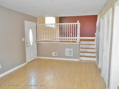 352-630872 - Family Room - different an