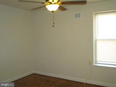 870 W Lombard St, Baltimore, MD 21201 - photo 5