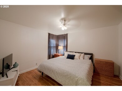 309 W 11th St, the Dalles, OR 97058 - photo 7