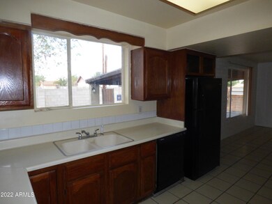 3026 N 39th Dr, Phoenix, AZ 85019 - photo 6