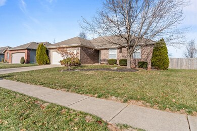 881 W Cambridge Ave, Nixa, MO 65714 - photo 3